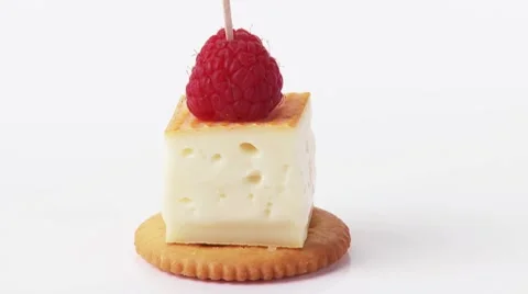 Washed rind cheese &amp; raspberry on cocktail stick on cracker Stock-Footage 8572021