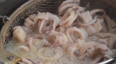 Washers squid that turn in the fryer while cooking in hot oil Video stock 46019383