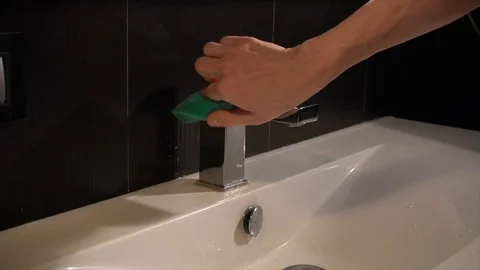 Washes a faucet Video stock 120091376