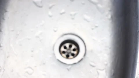 Washing broccoli in the kitchen sink. Video stock 137097458