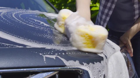 Washing a Car by Hand - camera pan Vidéo 88425359