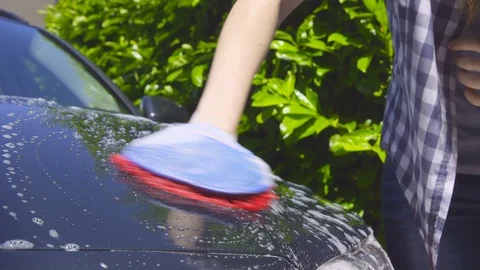 Washing a Car by Hand - camera pan, camera zoom Vídeo Stock 89083692