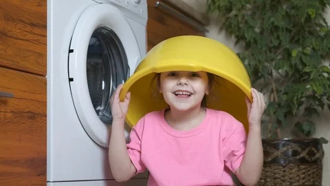 Washing clothes. 動画素材 107562054