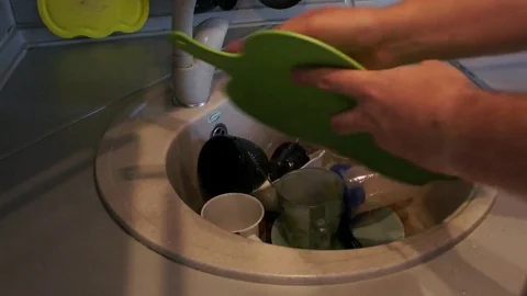 Washing dishes Stock Footage 79318007
