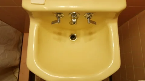 Washing hands above Vídeos de archivo 65966490