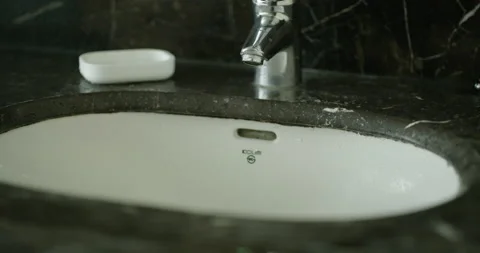 Washing hands Video stock 97984194