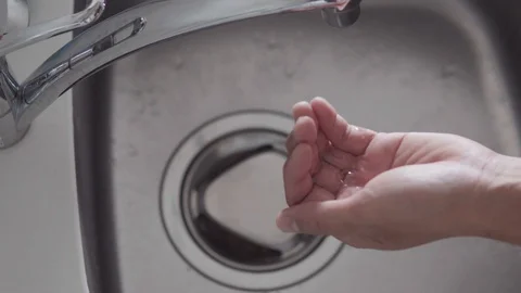 Washing hands with soap for 20 seconds to kill virus Stock Footage 127611162