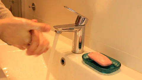 Washing of hands with soap Vídeos de archivo 86414327