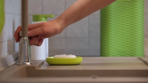 Washing Hands With Soap Water 库存影片 127284580