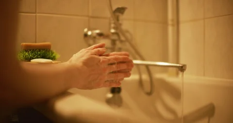 Washing hands with a view from the side Stock Footage 129529278