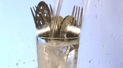 Washing kitchen utensil 스톡 동영상 8633571
