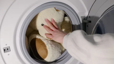 Washing a large plush teddy bear in a machine 스톡 동영상 331797401