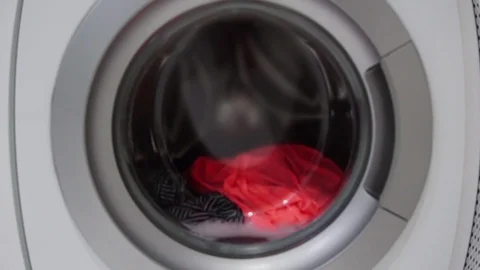 Washing machine cylinder rotates different clothing objects 動画素材 114647756