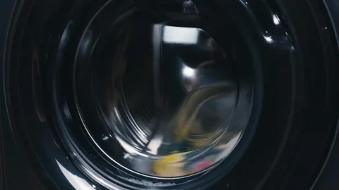Washing machine drum spinning, cleaning laundry during a wash cycle, reflecting Vídeo Stock 344912194