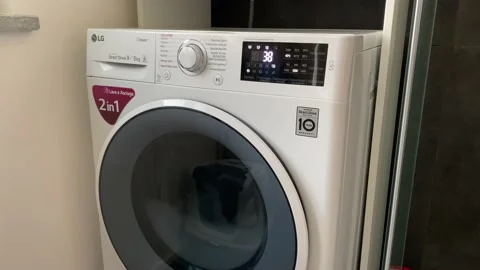 Washing machine at work 스톡 동영상 220709820