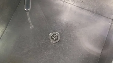 Washing the orange slow motion Stockbeeldmateriaal 73804786