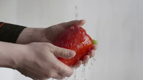 Washing pepper in water Video stock 70059233