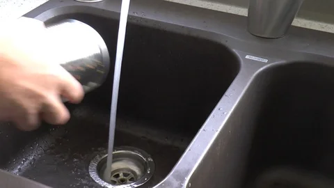 Washing Recyclables 스톡 동영상 99601019