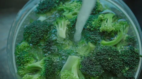 Washing a vegatable. Stock Footage 181998728