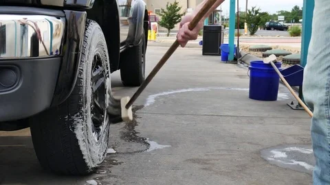 Washing the wheels on a car 스톡 동영상 76224154