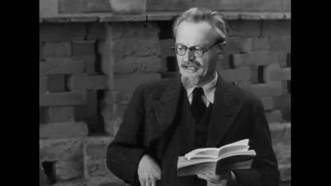 WASHINGTON DC - 1941 - Leon Trotsky reads from pamphlet, and the American Peace Stockbeeldmateriaal 296692633