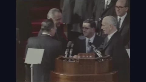 WASHINGTON DC - 1965: Johnson Inauguration — Johnson handshakes 库存影片 342589484