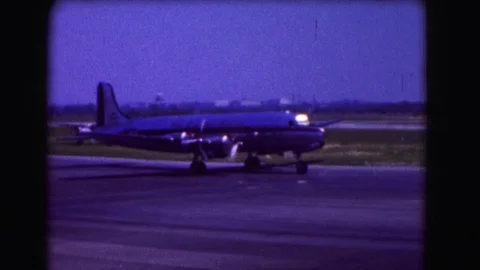 WASHINGTON DC-1975: A Propeller-Driven Airliner Taxiing on the Runway Video stock 123206611
