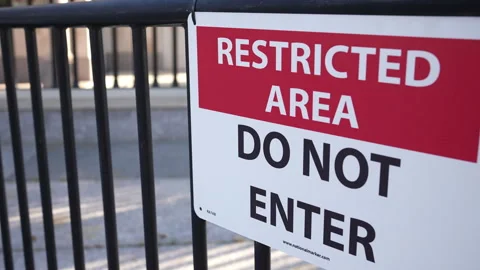 Washington DC 2023 - Restricted Area Do Not Enter Sign 스톡 동영상 252599011