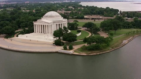 Washington, D.C. circa-2017, Fly past Jefferson Memorial.  Shot with Cineflex Vidéo 84332981