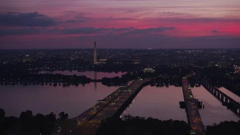 Washington, D.C. circa-2017, Flying over Potomac river bridges with Jefferson Vídeo Stock 84329006
