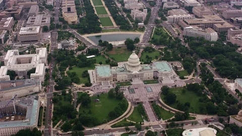 Washington, D.C. circa-2017, High angle aerial view of US Capitol building.  Vídeos de archivo 84332627