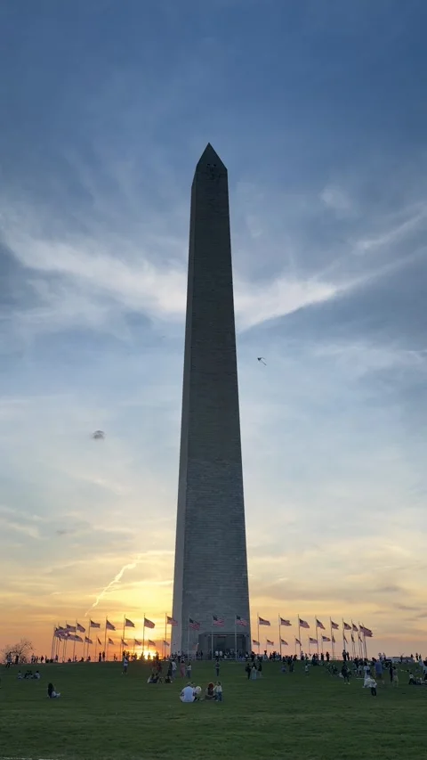 Washington DC, USA - April 6, 2026: Washington Monument At Sunset. American Flag Vídeo Stock 345016199