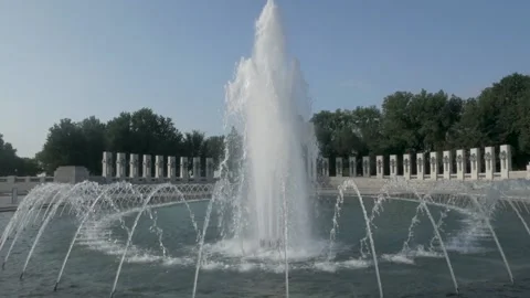 Washington DC World War II Memorial Fountain Historic Park slow dolly reveal 스톡 동영상 166330788