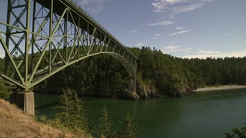 Washington Deception Pass Bridge Trees Forest Waterway Boat Passage Ocean Coast Vídeo Stock 131188676