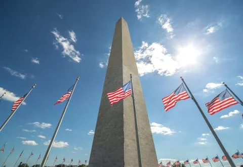 Washington memorial monument tower in D.C. American flags 스톡 사진