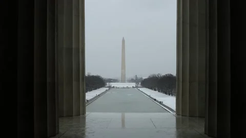 Washington Monument and Reflecting Pool with winter snow - Washington, D.C 스톡 동영상 147680992