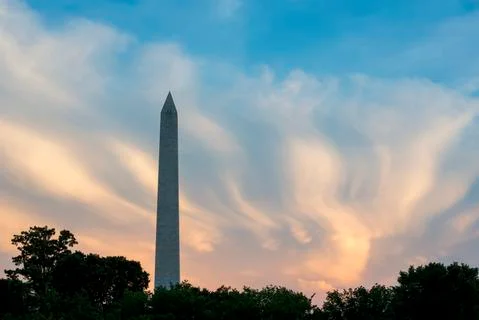 Washington Monument with dramatic clouds at sunset Foto stock