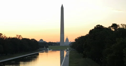 Washington Monument memorial tower in DC sunrise morning capitol Vidéo 114090004