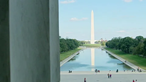 Washington Monument Move From Behind of Column Lincoln Memorial Reflecting Pool Vidéo 194739783