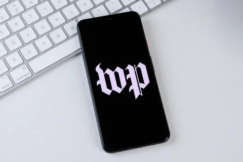 The Washington Post app logo on a smartphone screen Stock Photos