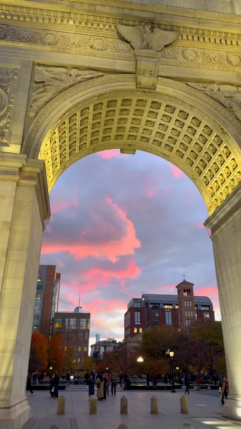 Washington Square Arch is lit up against the sunset at dusk in Greenwich Village Vidéo 342087164