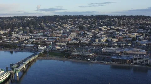 Washington State Ferry At Dock In Edmonds, Washington Drone Aerial View 库存影片 335293712