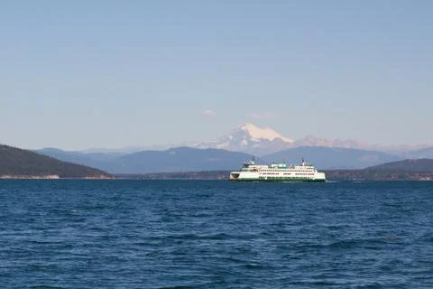 Washington State Ferry with Mount Baker 스톡 사진
