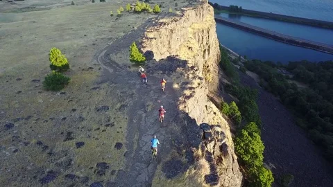 Washington Syncline MTB cliffside ride 库存影片 79606845