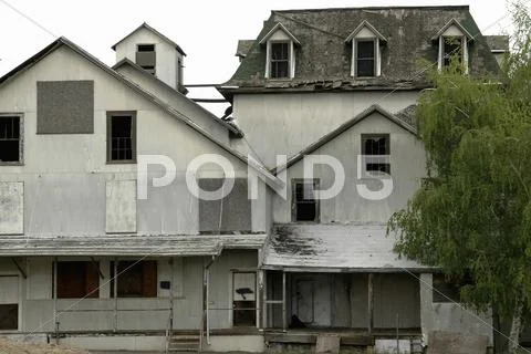Washington walla waitsburg defunct pea plant Stock Photos