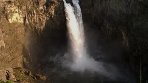 Washington Waterfall at dusk Video stock 127120397