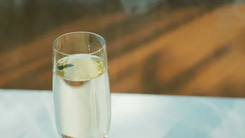 Wasp in a glass with a drink Vídeo Stock 101944119