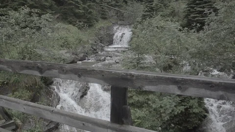 Wasserfall in SlowMotion 库存影片 100650357