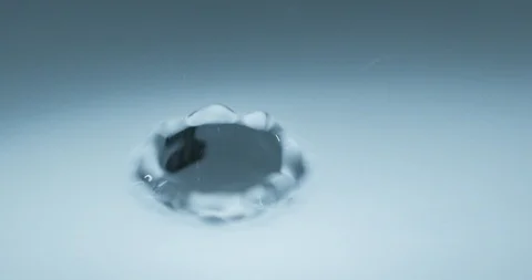 Wassertropfen Slowmotion 300fps 動画素材 99514792