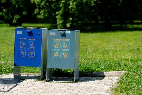 Waste garbage container recycle trash green am recycling plastic refuse, from Foto stock
